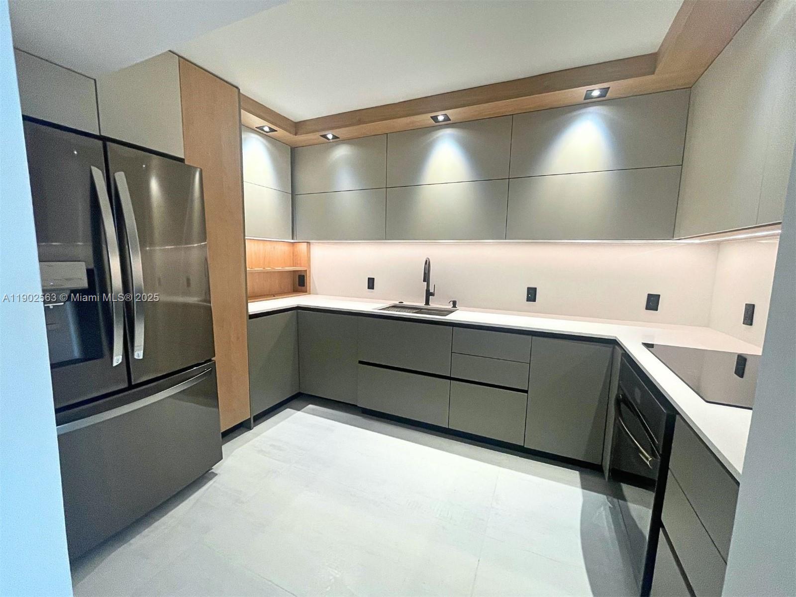 ARLEN HOUSE EAST CONDO - Residential