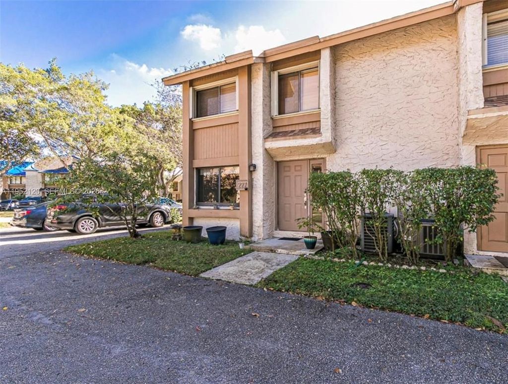 Photo of 227 Wimbledon Lake Dr #227, Plantation, FL 33324 (MLS # A11952120)
