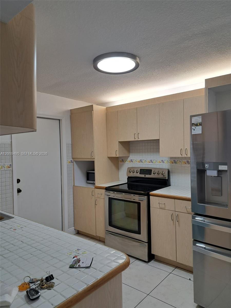 FLORIDA 2000 CONDO - Residential