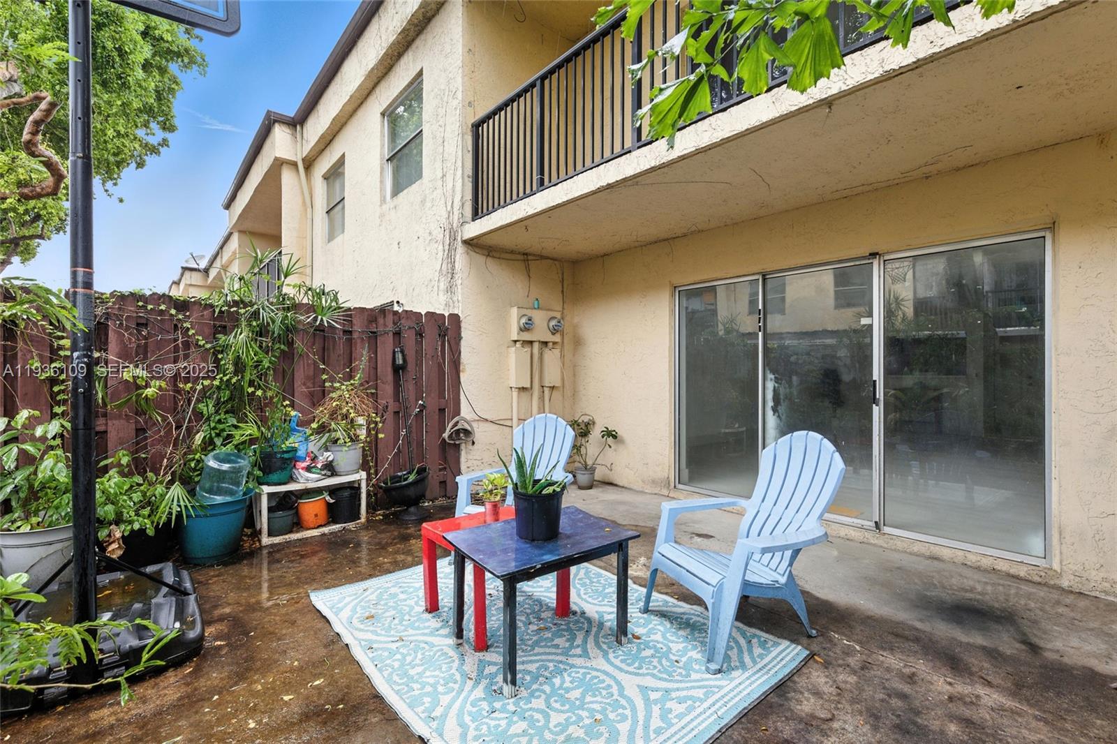 BRENTWOOD WEST TOWNHOUSES - Residential