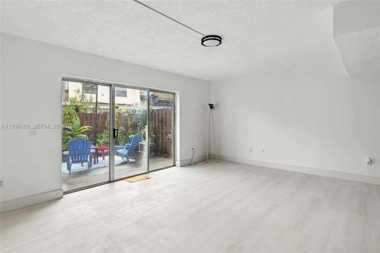 BRENTWOOD WEST TOWNHOUSES - Residential