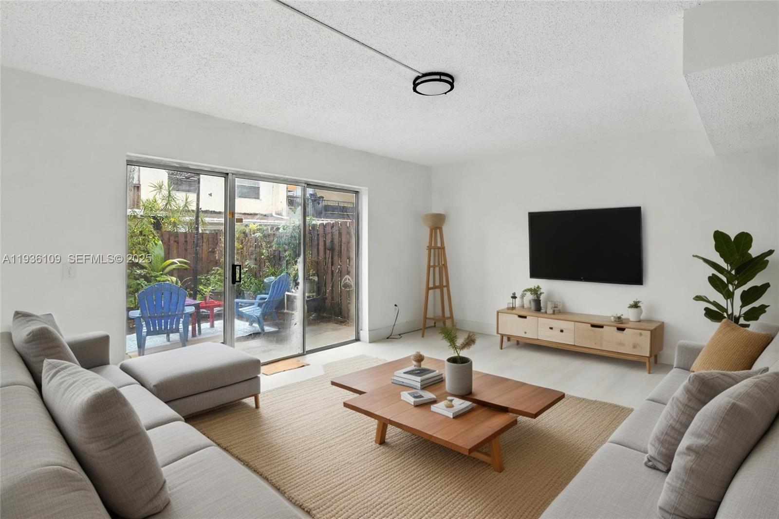 BRENTWOOD WEST TOWNHOUSES - Residential