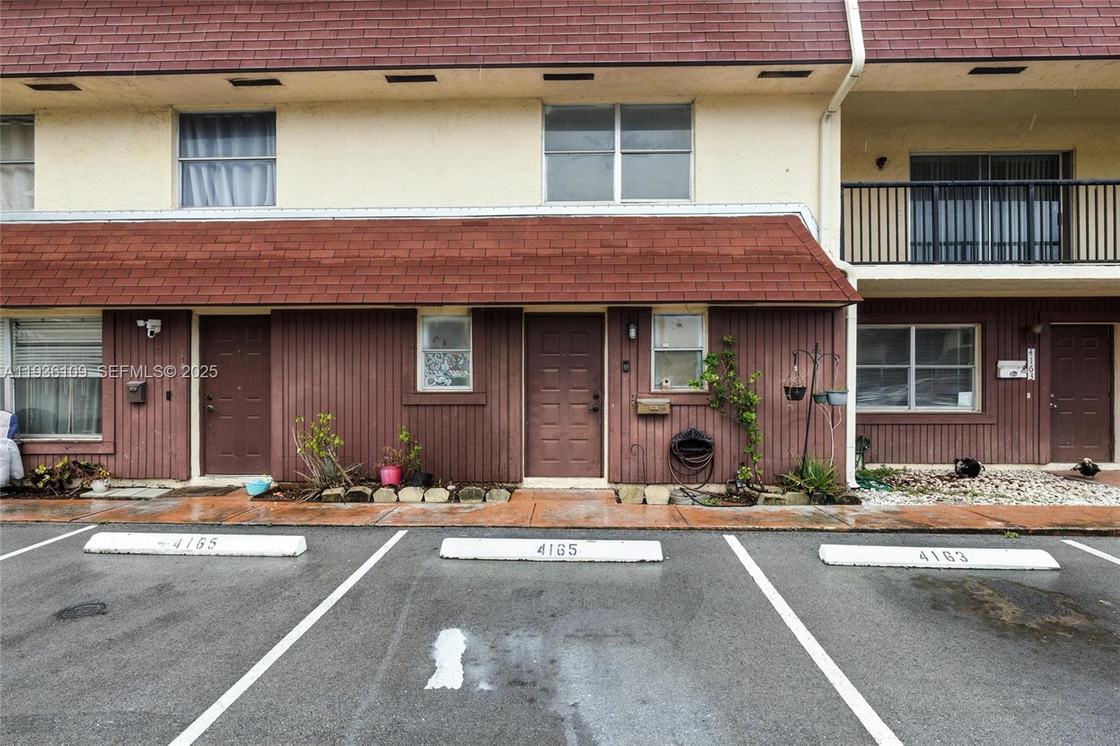 BRENTWOOD WEST TOWNHOUSES - Residential