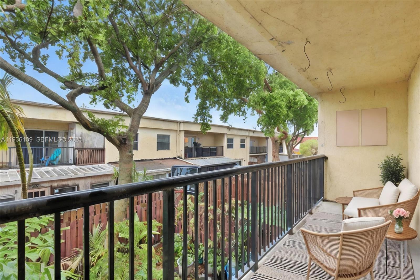 BRENTWOOD WEST TOWNHOUSES - Residential