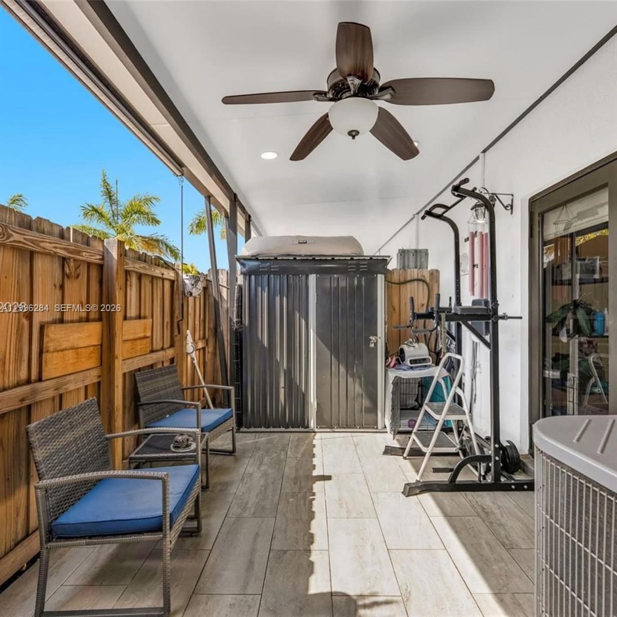 TROPICAL BREEZE TOWNHOUSE - Residential