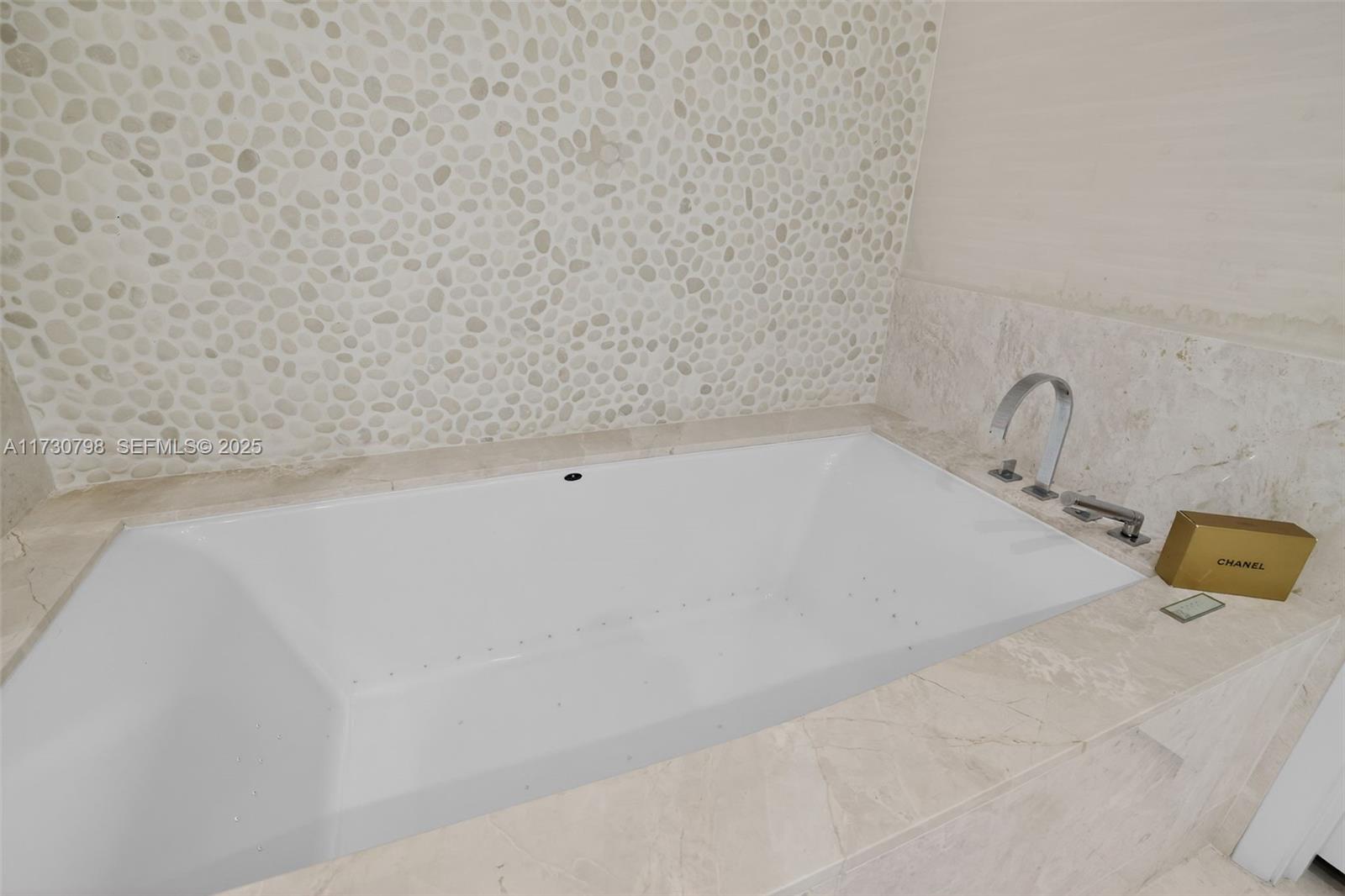 JADE OCEAN CONDO - Residential