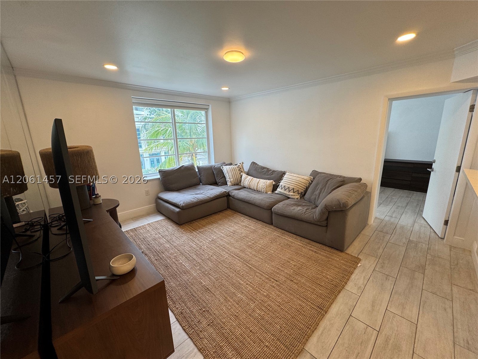 1460 Ocean Dr 305
