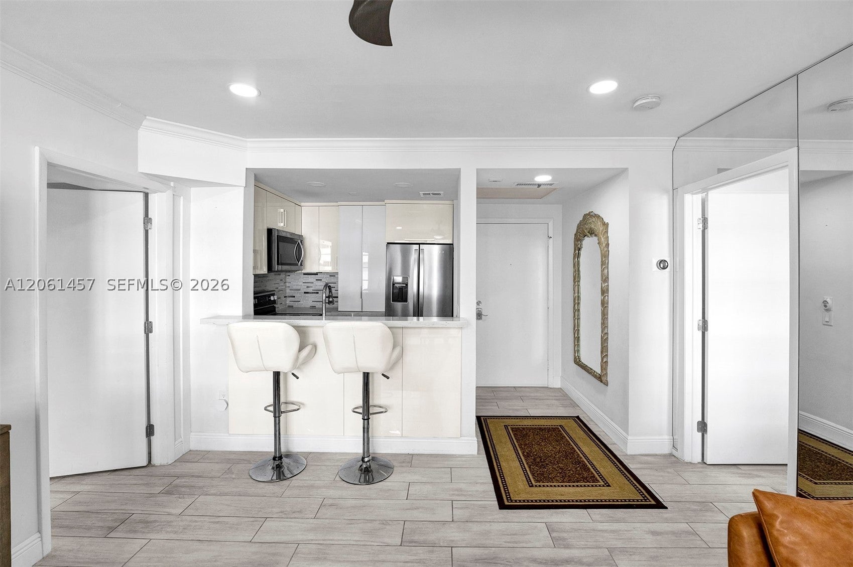 1460 Ocean Dr 305