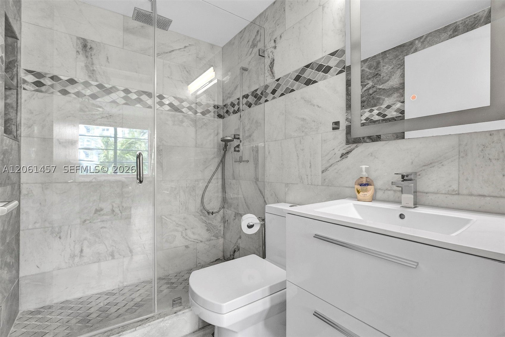 1460 Ocean Dr 305