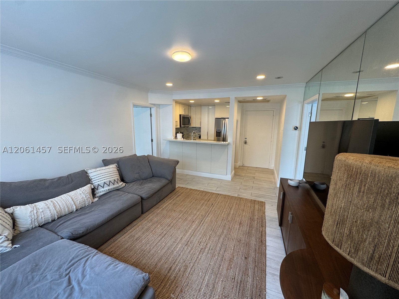 1460 Ocean Dr 305