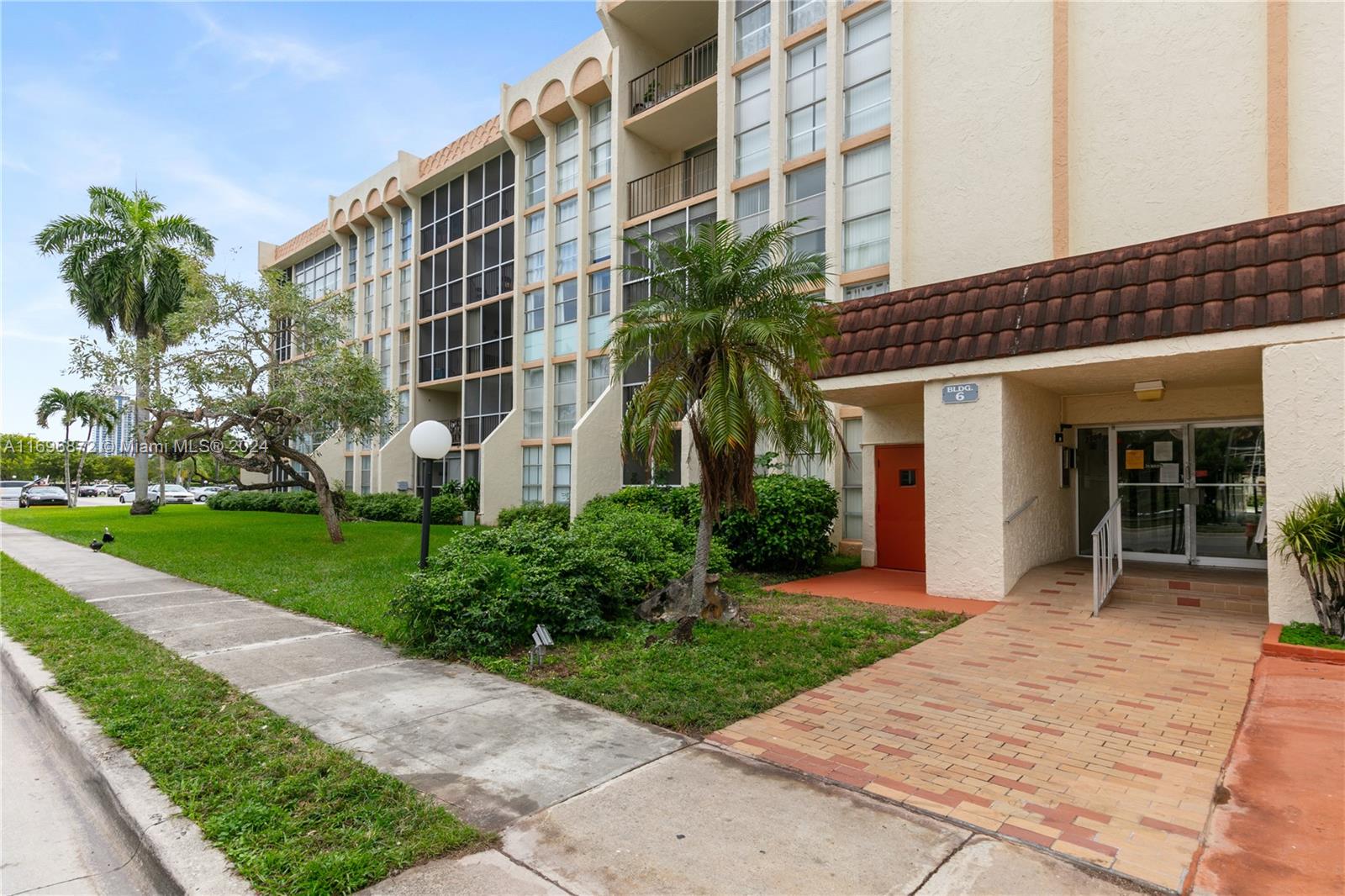 2000 Atlantic Shores Blvd 502, Hallandale Beach, Broward County, Florida - 1 Bedrooms  
2 Bathrooms - 