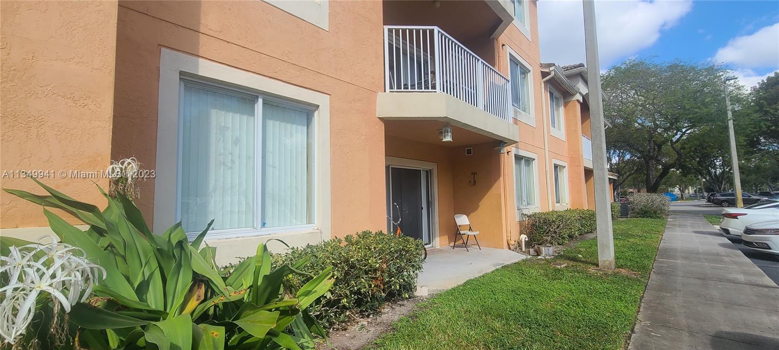 COURTYARDS AT DAVIE CONDO - Residential