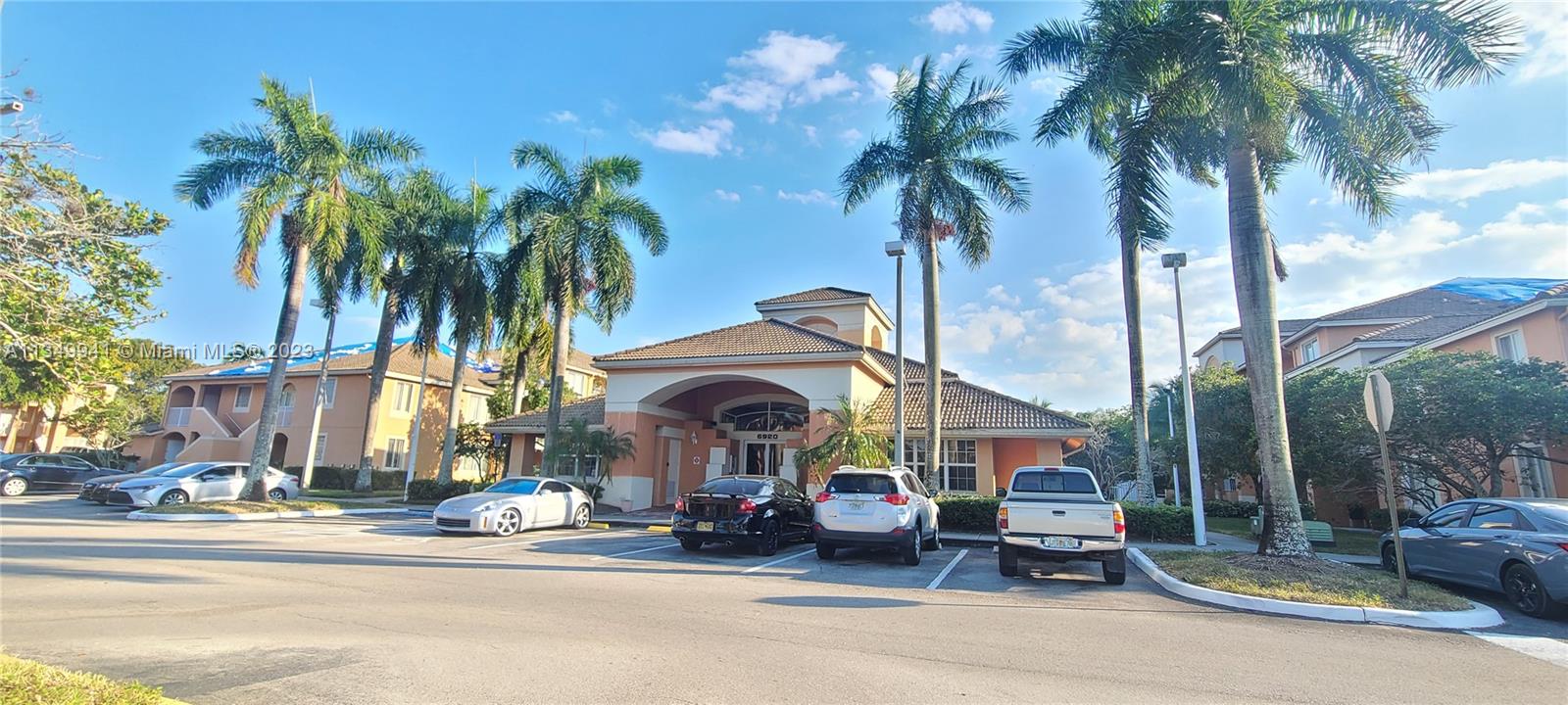 COURTYARDS AT DAVIE CONDO - Residential