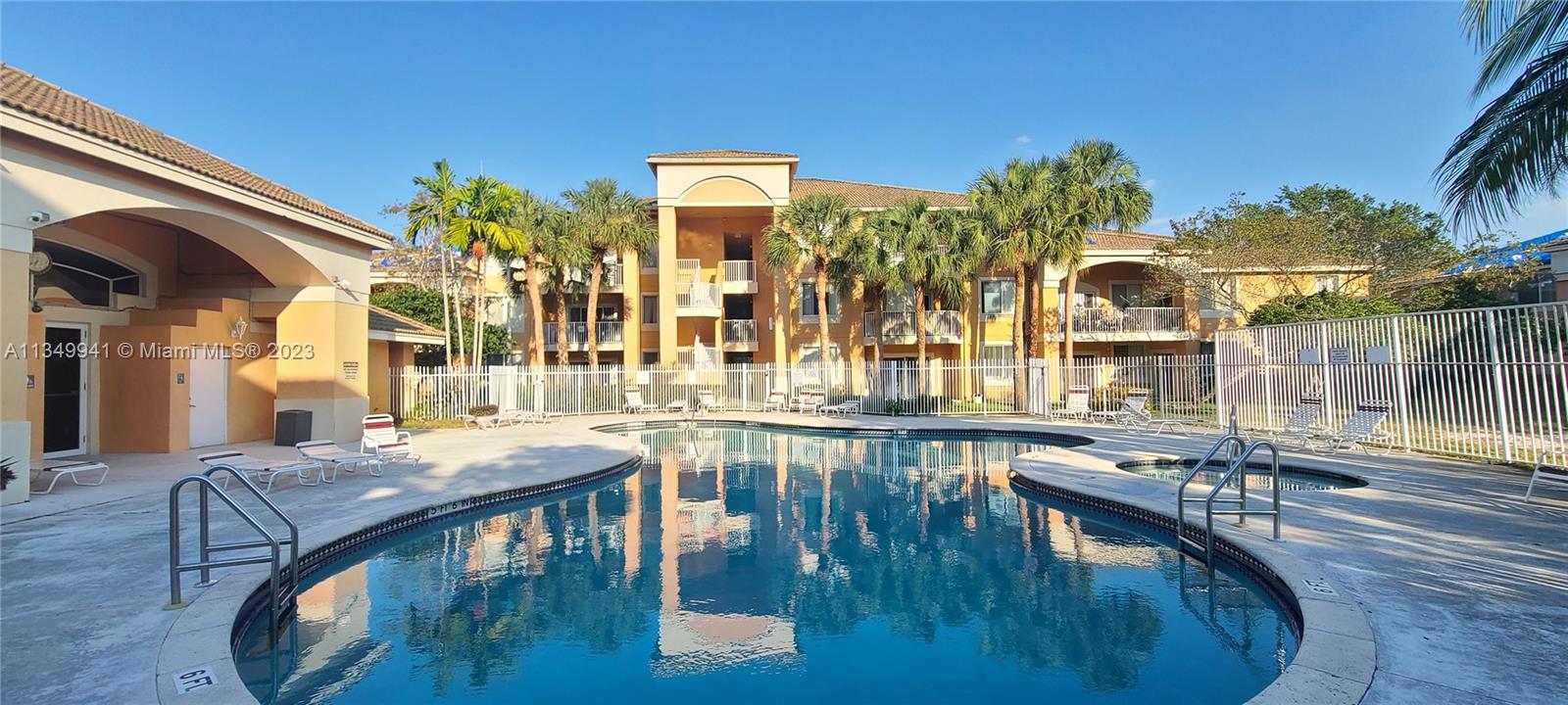 COURTYARDS AT DAVIE CONDO - Residential