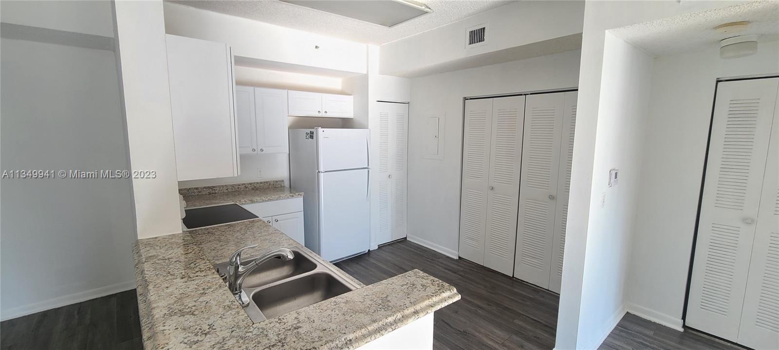 COURTYARDS AT DAVIE CONDO - Residential