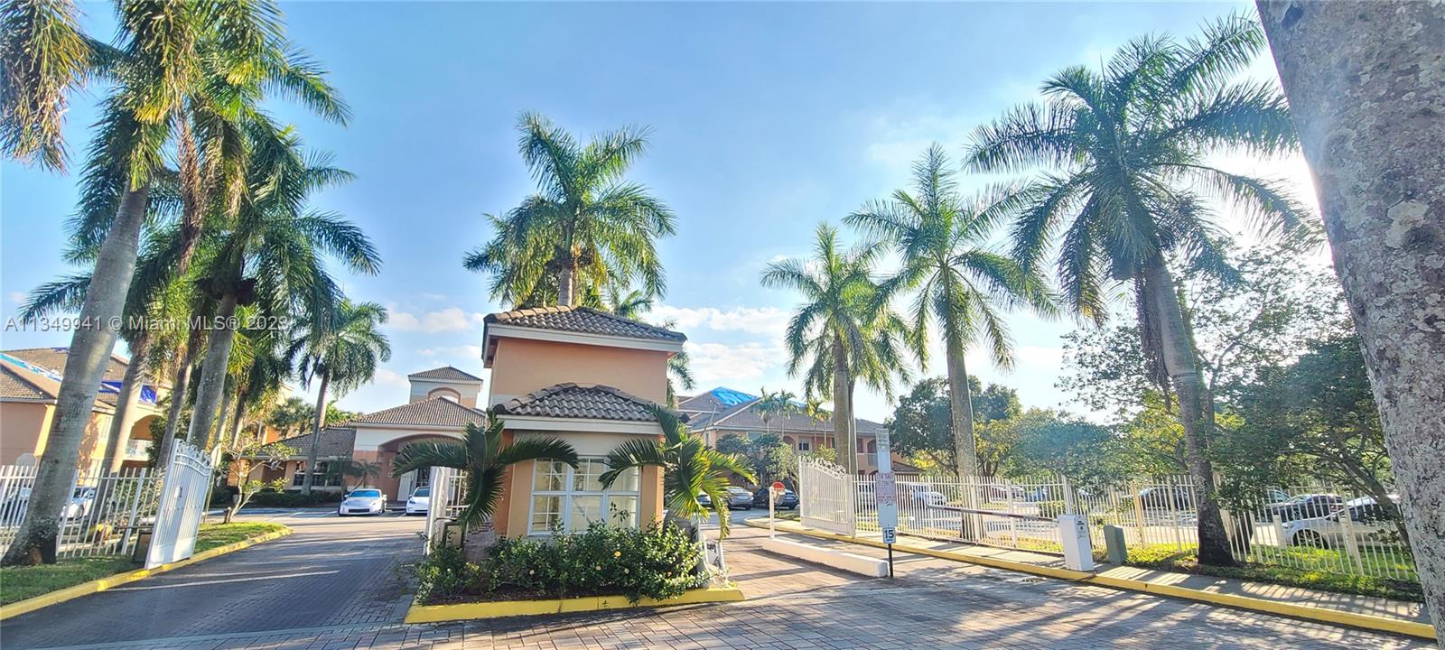 COURTYARDS AT DAVIE CONDO - Residential