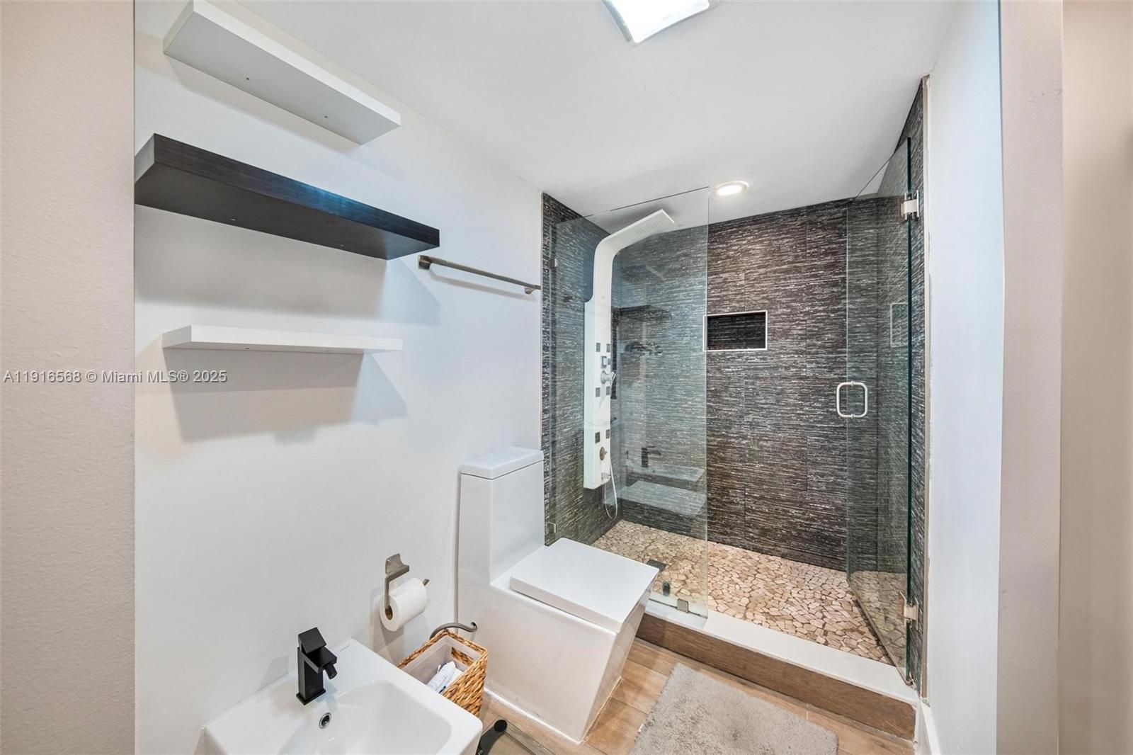 THE PALACE CONDO - Residential