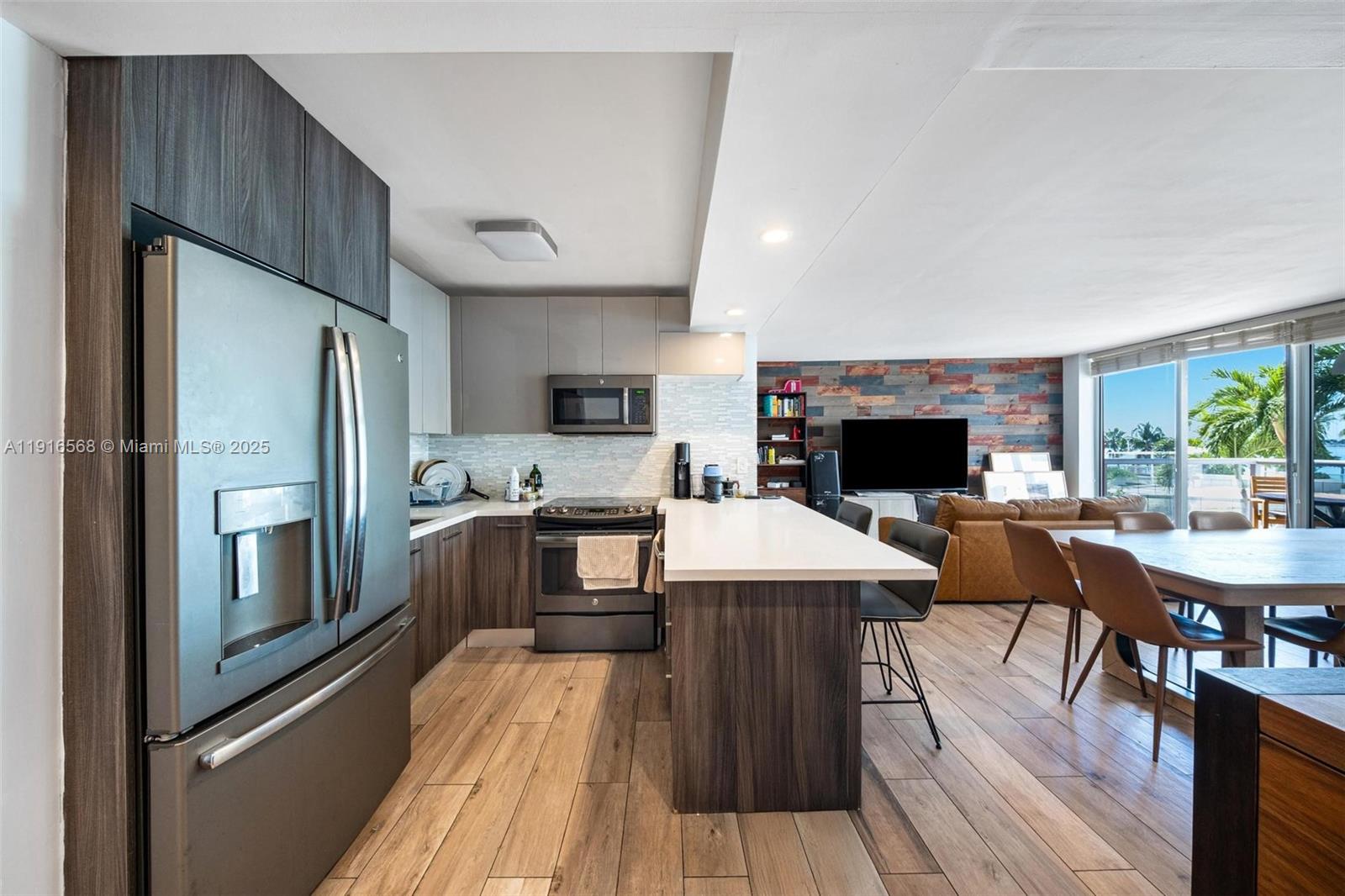 THE PALACE CONDO - Residential