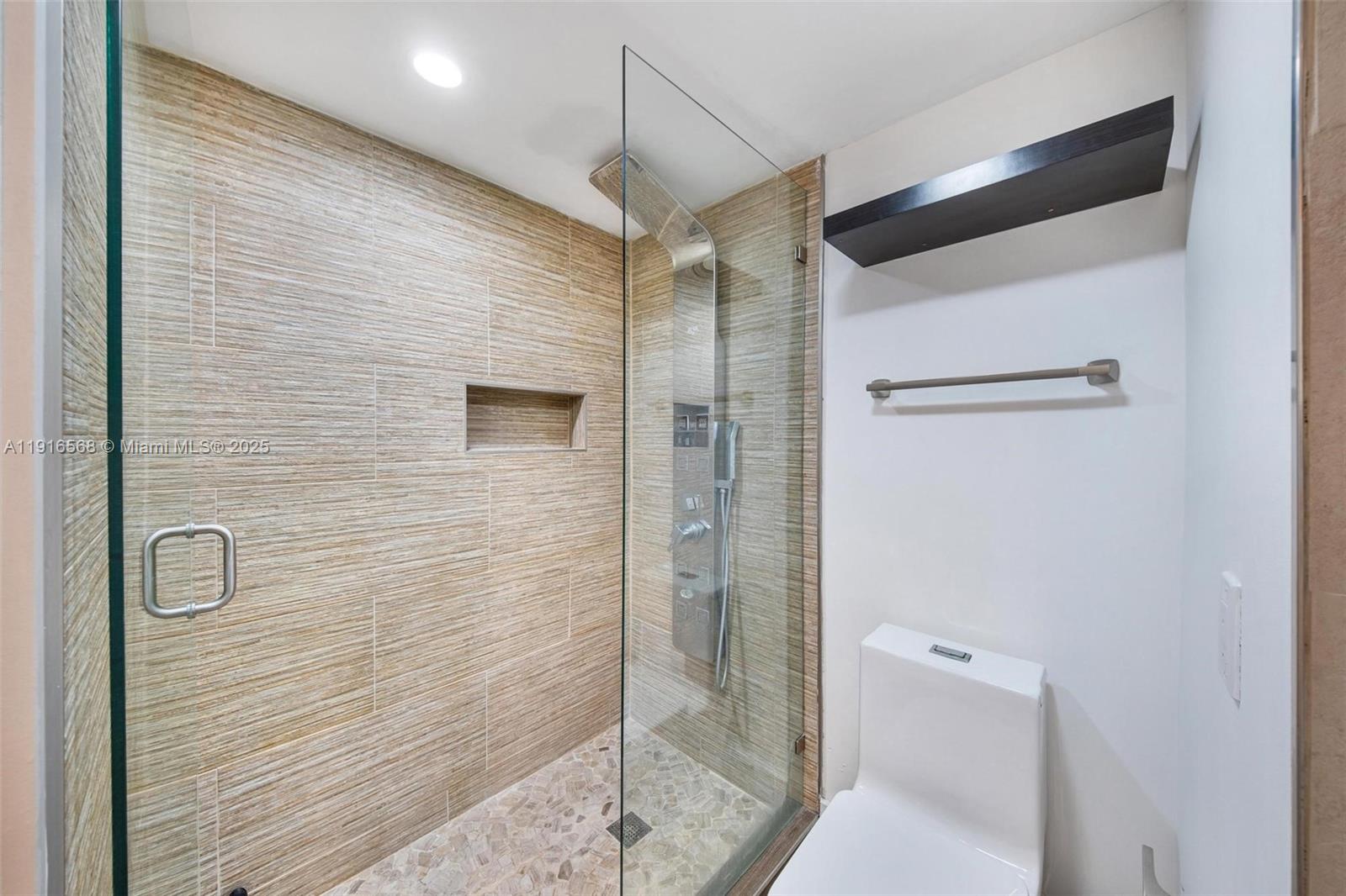 THE PALACE CONDO - Residential