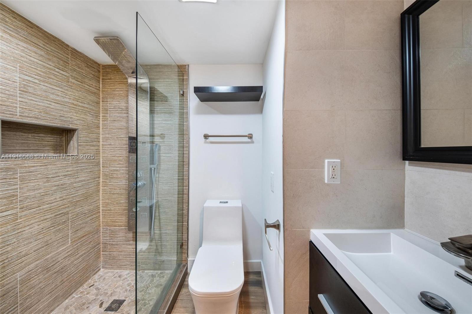 THE PALACE CONDO - Residential