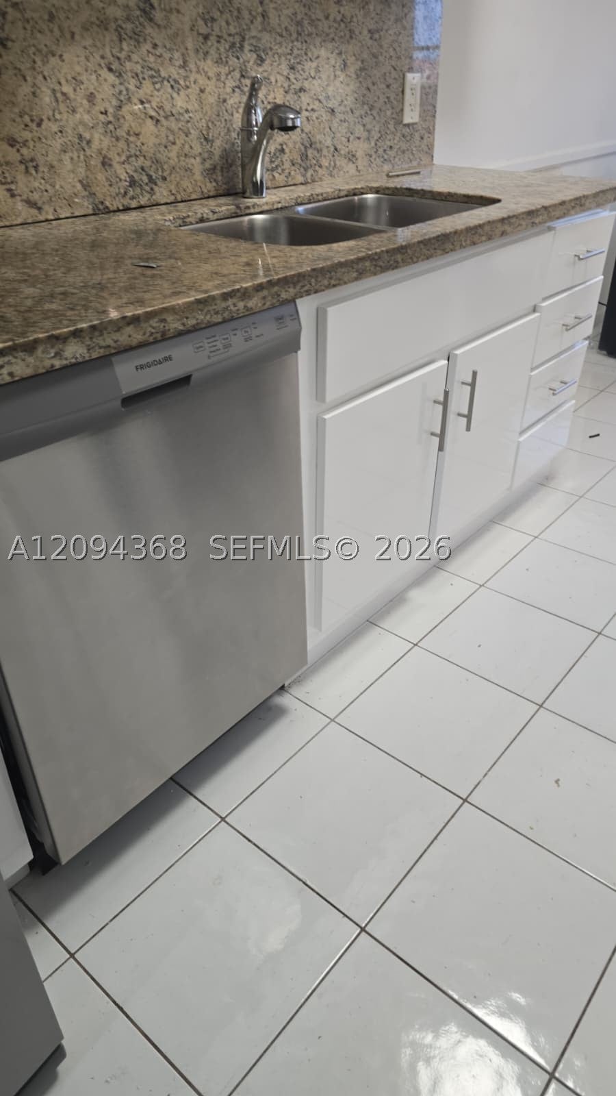250 Jacaranda Dr 305