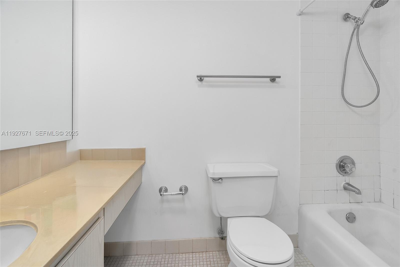 WINSTON TOWERS 200 - Residential Lease