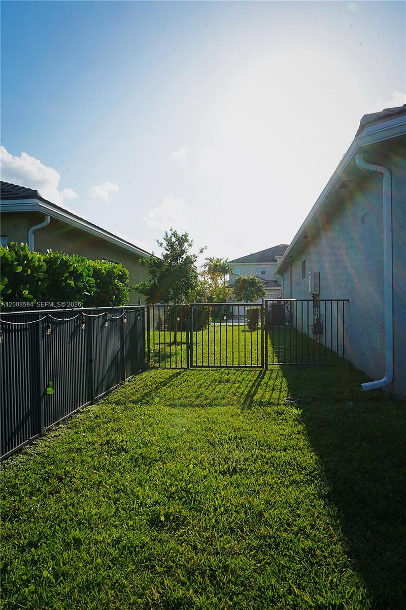 HAMMOCKS OF WESTLAKE - Residential
