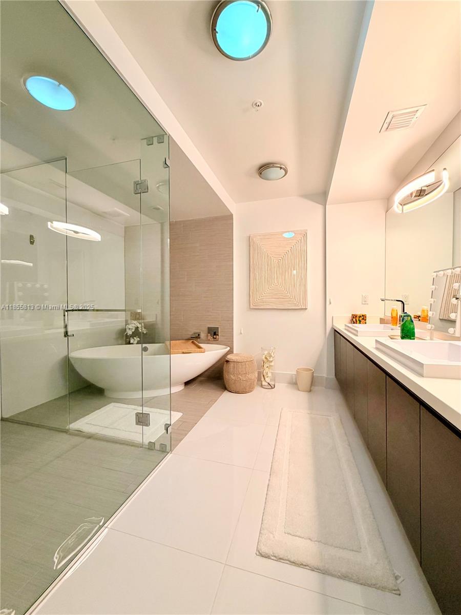 PARQUE TOWERS CONDO - Residential