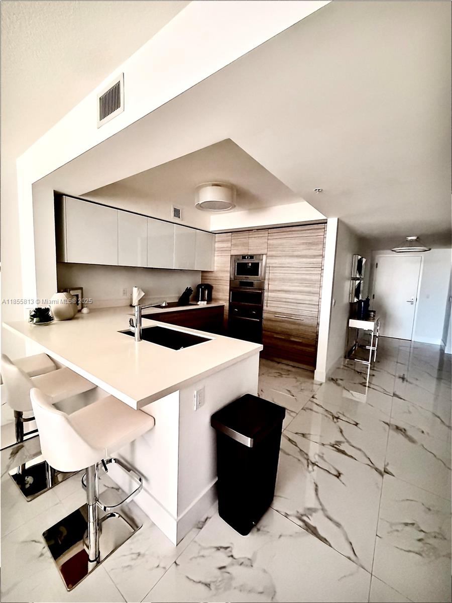 PARQUE TOWERS CONDO - Residential