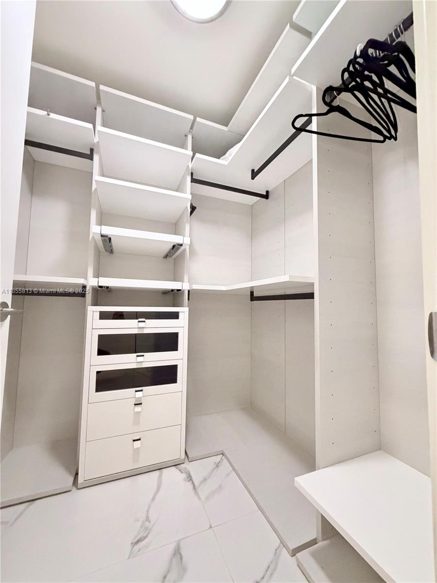 PARQUE TOWERS CONDO - Residential