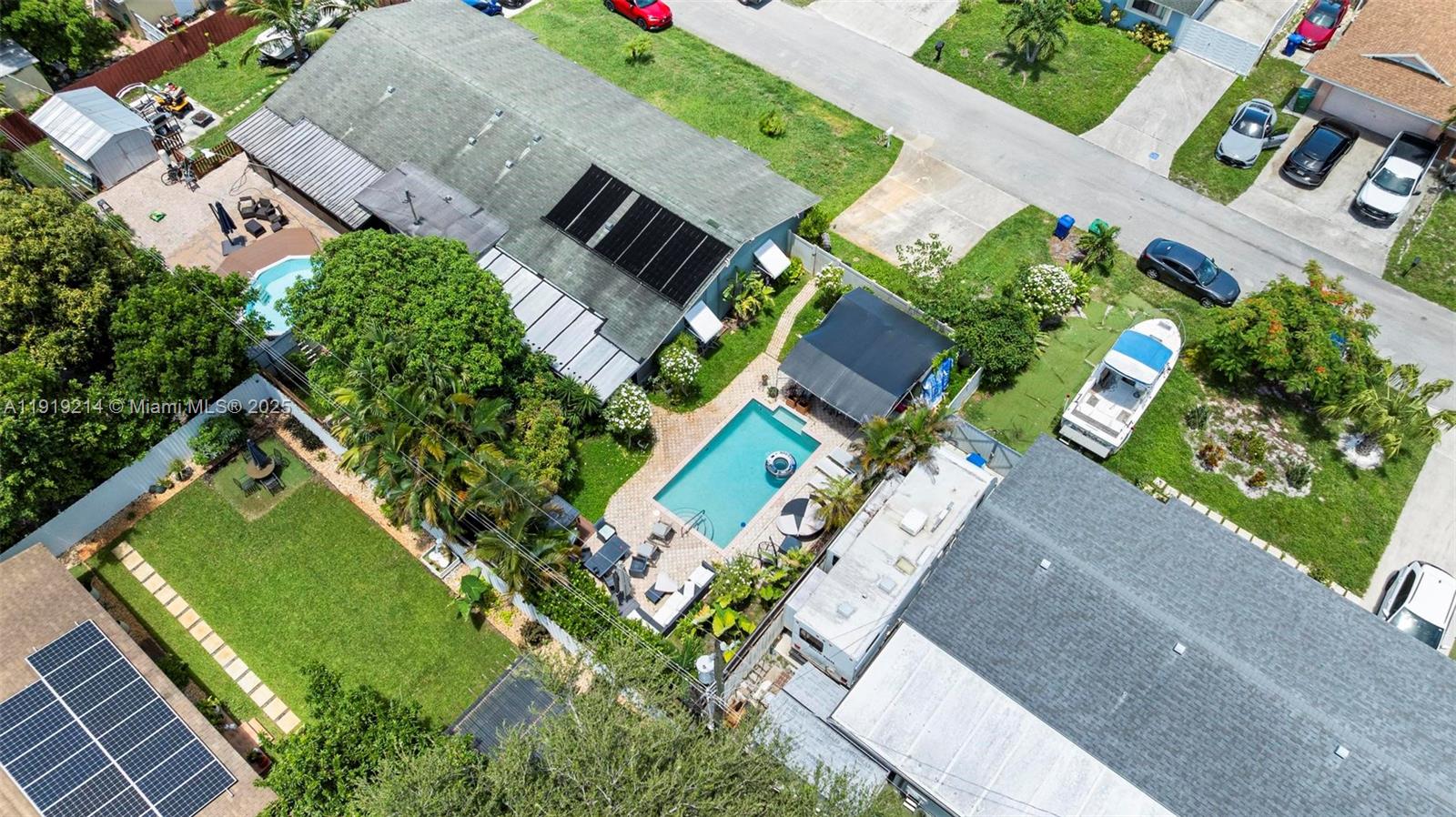 EVERGLADES SUGAR & LAND C - Residential Lease