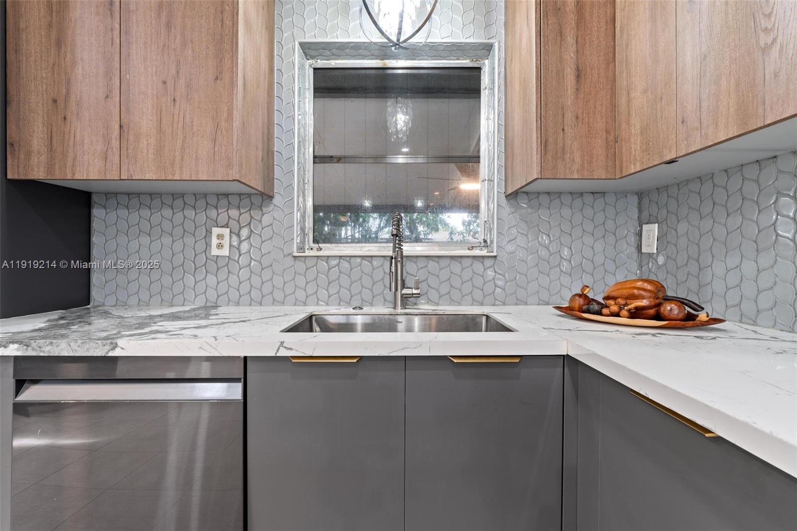 EVERGLADES SUGAR & LAND C - Residential Lease