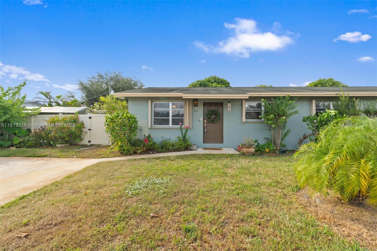 EVERGLADES SUGAR & LAND C - Residential Lease