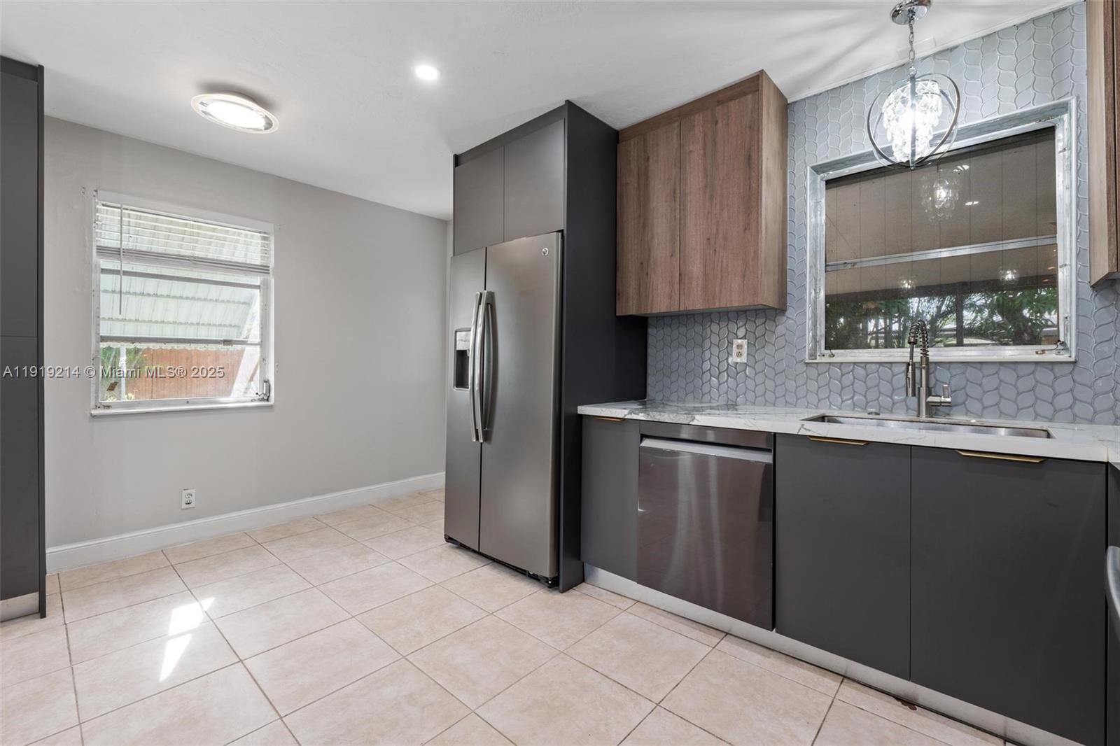 EVERGLADES SUGAR & LAND C - Residential Lease