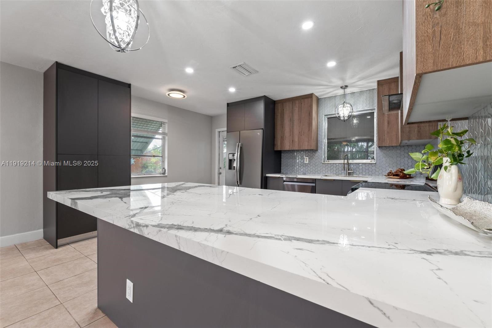 EVERGLADES SUGAR & LAND C - Residential Lease