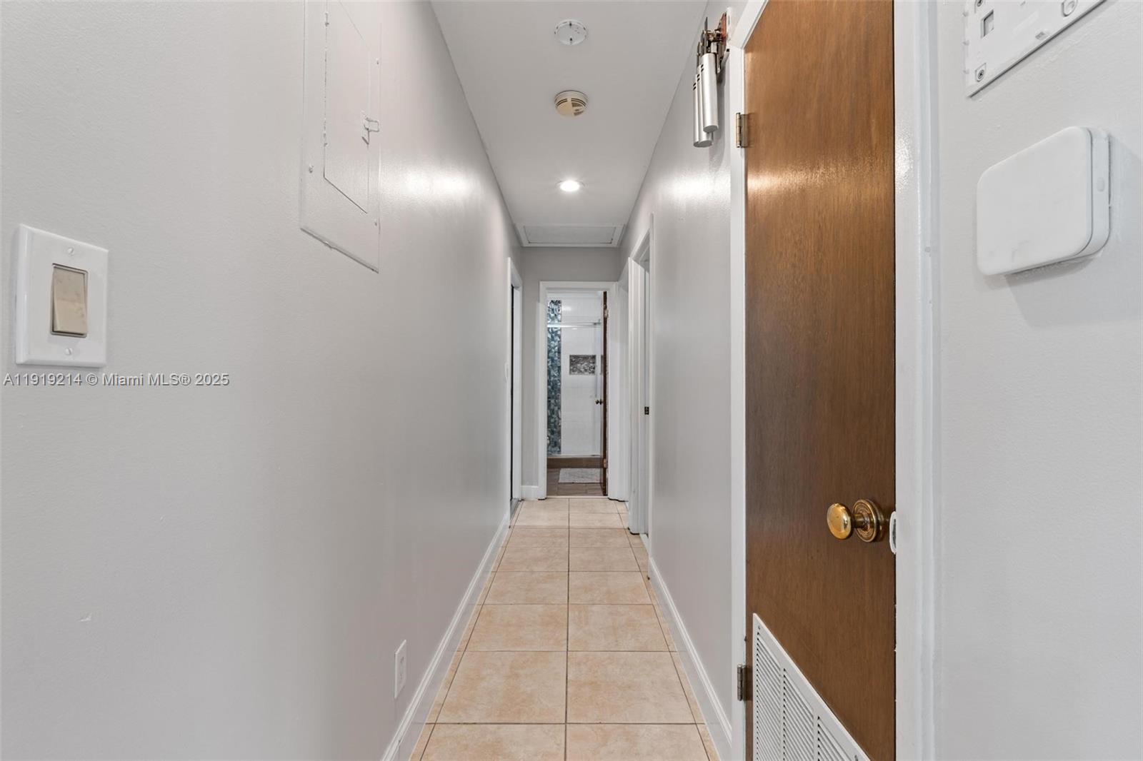 EVERGLADES SUGAR & LAND C - Residential Lease