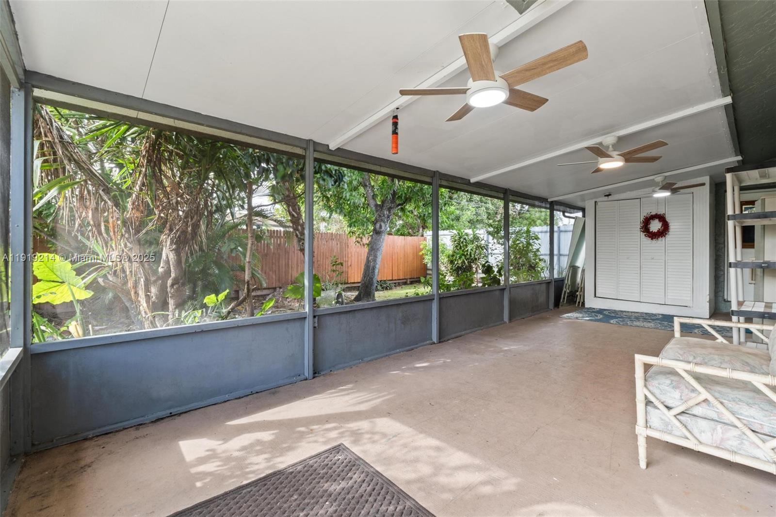 EVERGLADES SUGAR & LAND C - Residential Lease