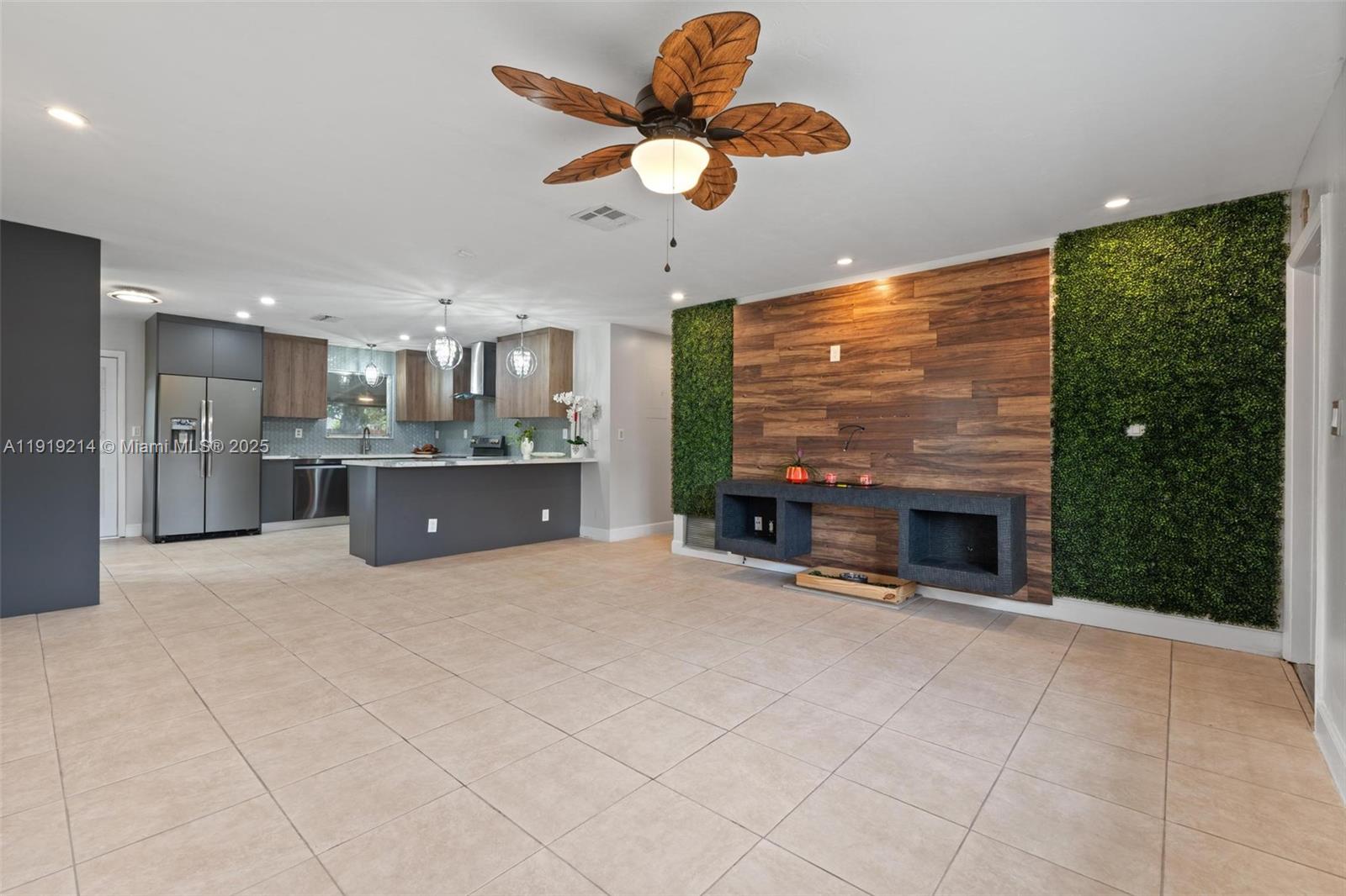 EVERGLADES SUGAR & LAND C - Residential Lease