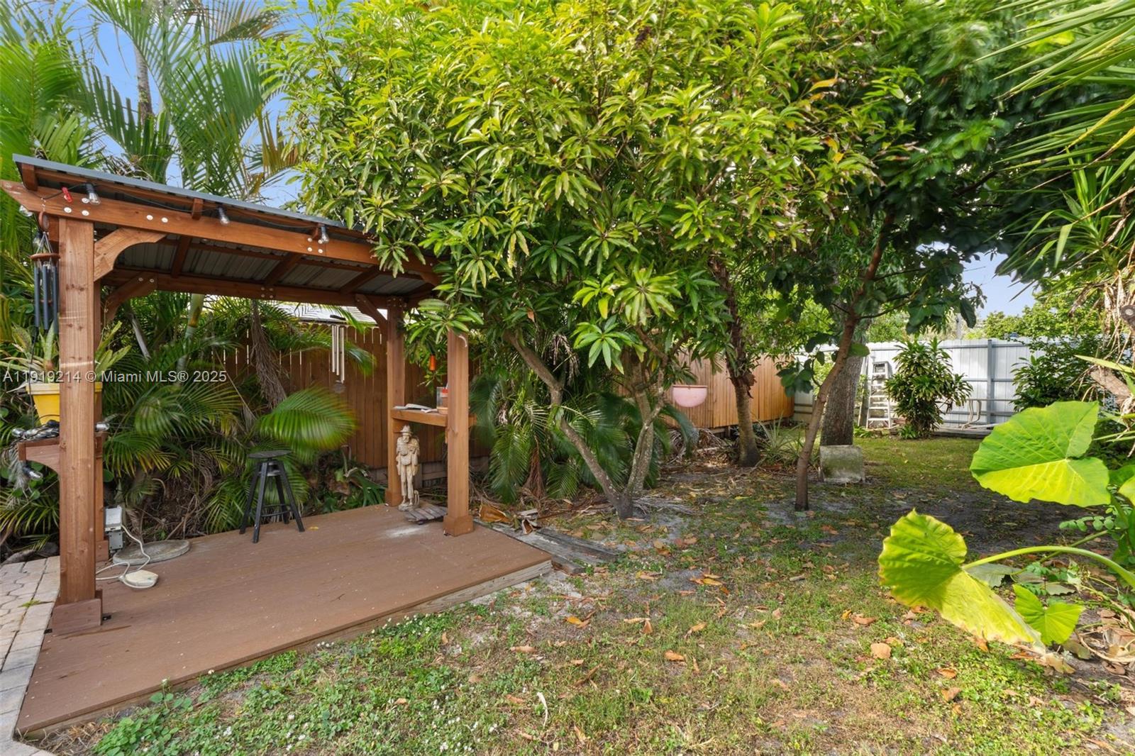 EVERGLADES SUGAR & LAND C - Residential Lease