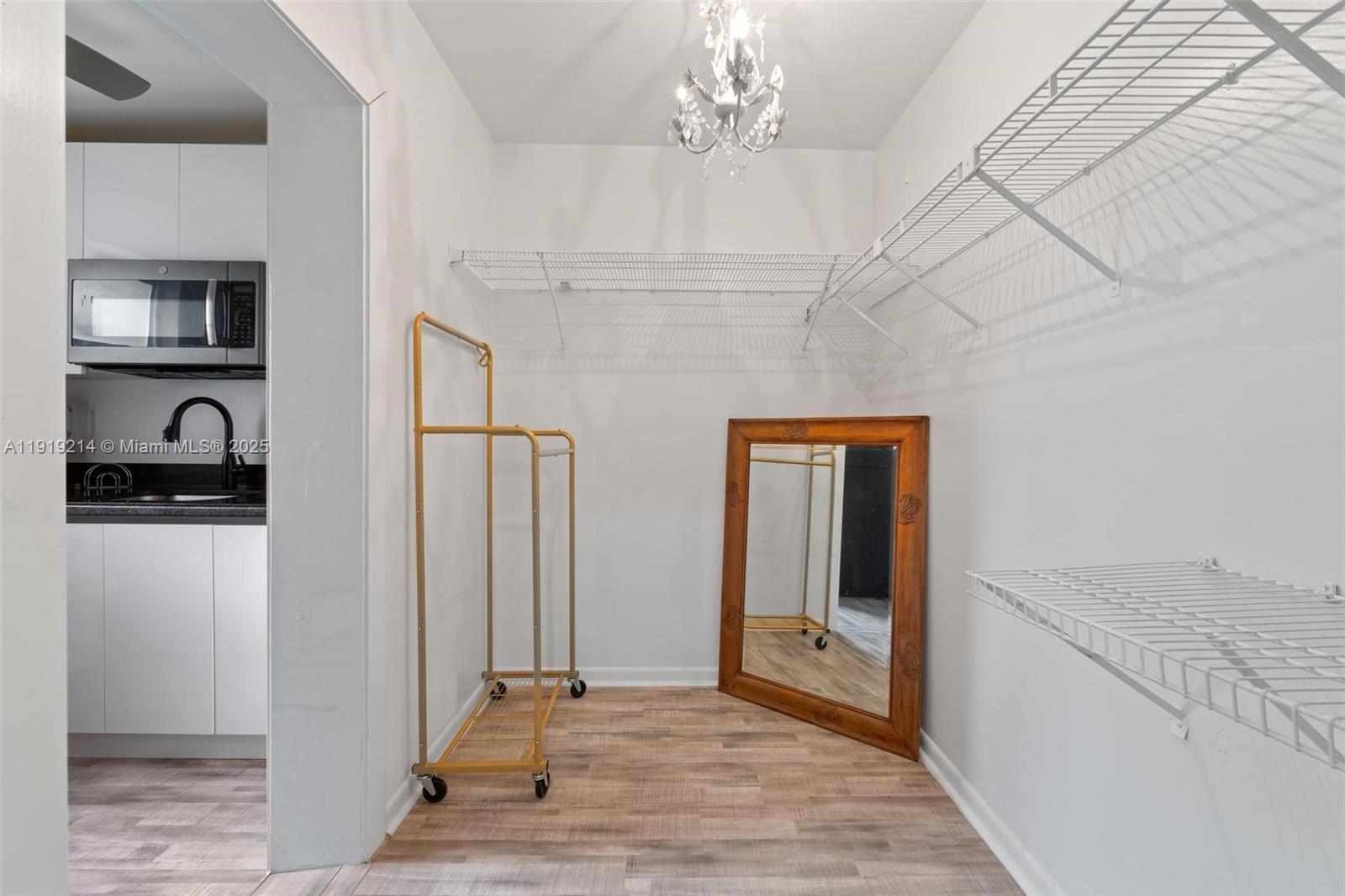 EVERGLADES SUGAR & LAND C - Residential Lease