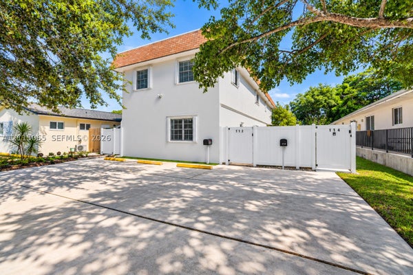 112 SW 6TH ST # 1, HALLANDALE BEACH, FL 33009 - Image 29c9a9b98afb2d5a3f3cb7d9d804393b/3231925462