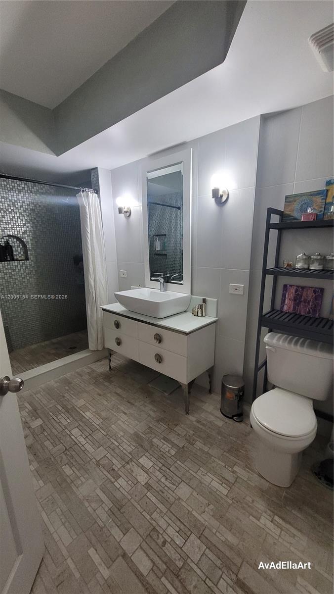 PORTO BELLAGIO CONDO - Residential