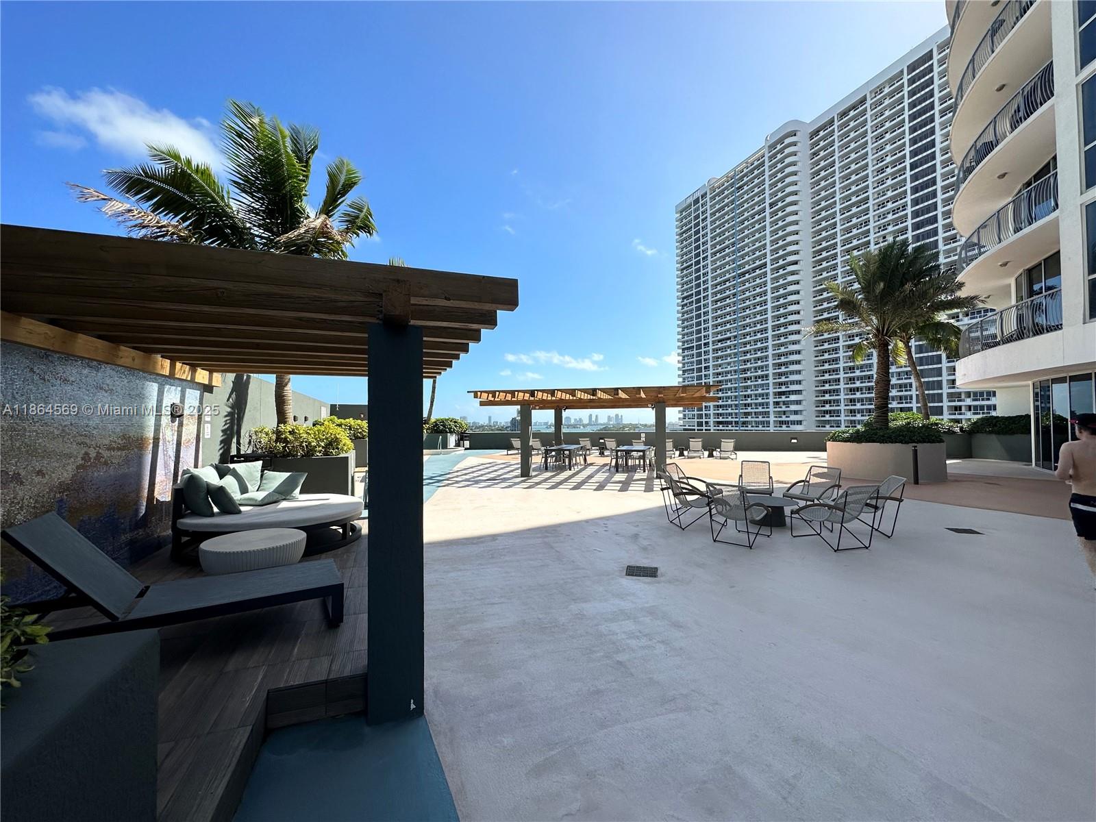 1750 N Bayshore Dr 5614