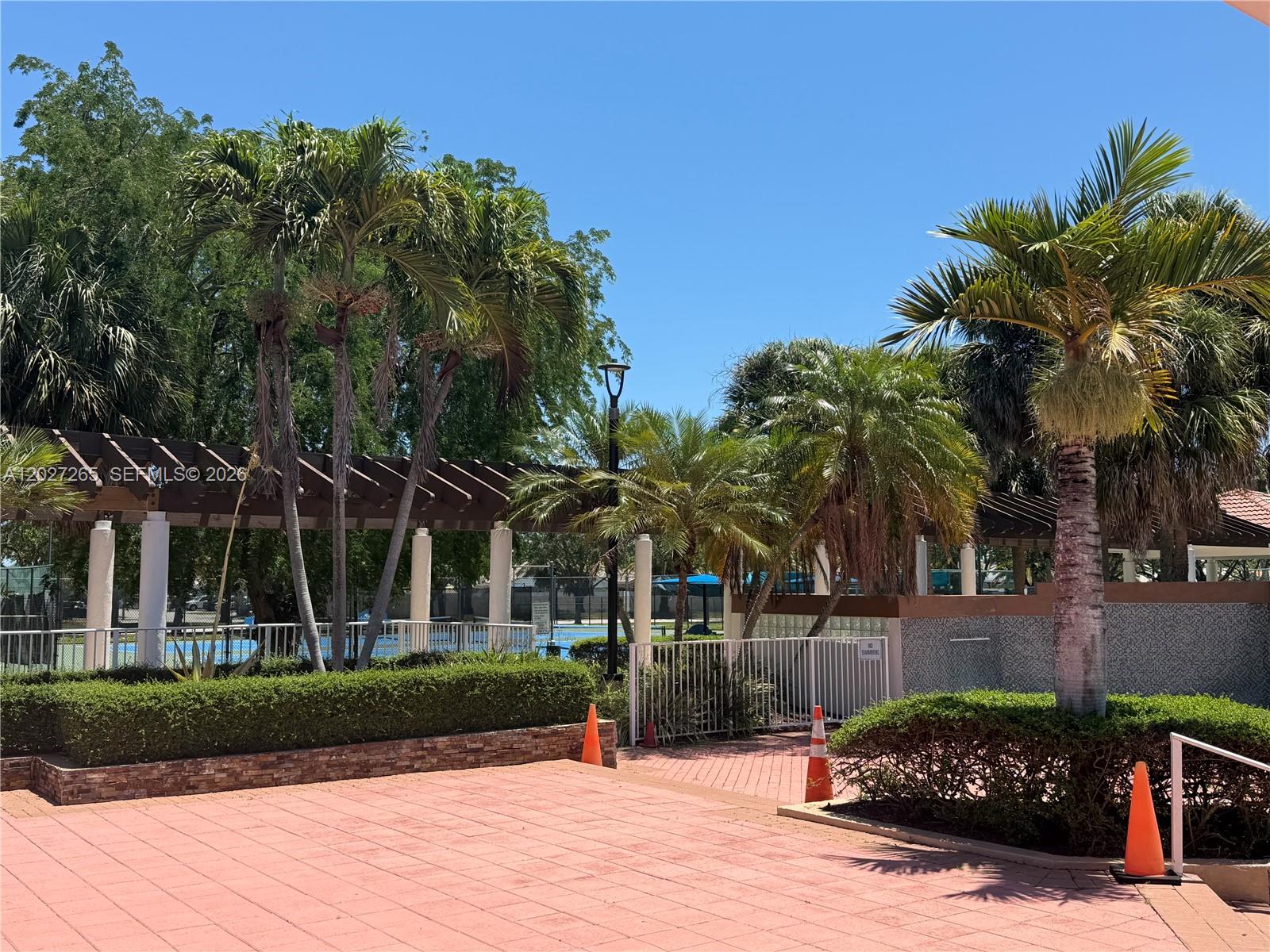 BANYAN TREE FOUR CONDO - Residential