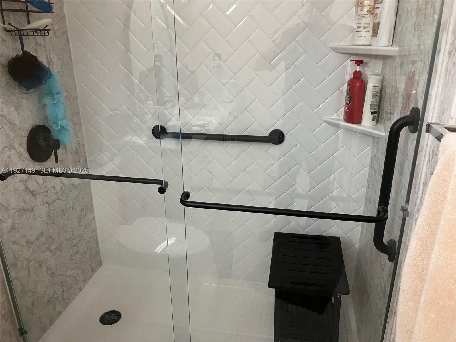 View photos, virtual tours, details... 5174 Lakefront Blvd C