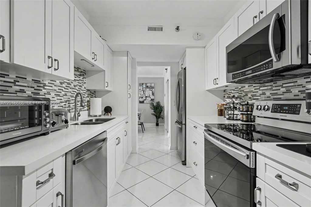 Photo of 3850 Washington St #1115, Hollywood, FL 33021 (MLS # A12018686)