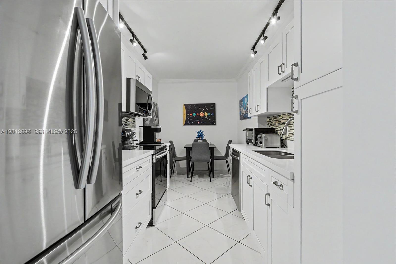 HILLCREST EAST NO 27 COND - Residential