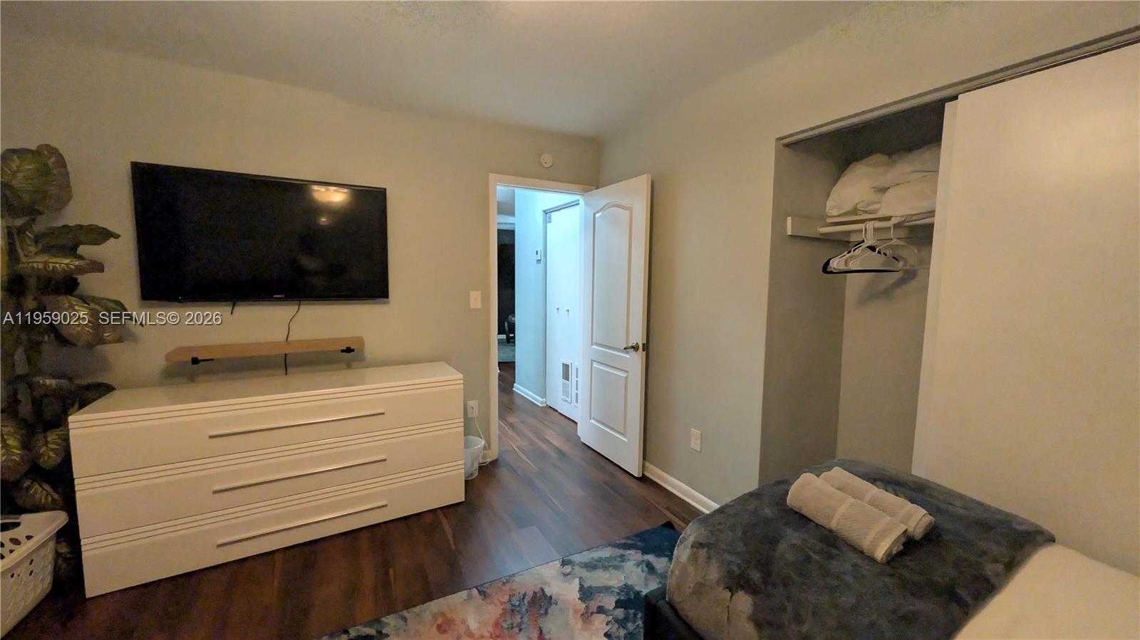 LESLIE ESTATES SEC 2 - Residential