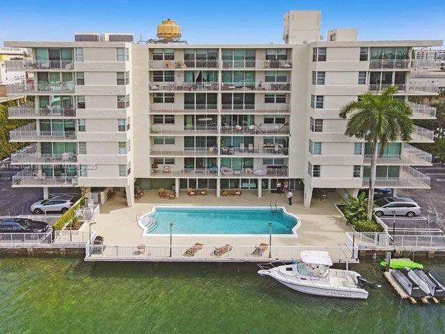 Rental Property at 9500 W Bay Harbor Dr 2G, Bay Harbor Islands, Miami-Dade County, Florida - Bedrooms: 1 
Bathrooms: 2  - $3,000 MO.