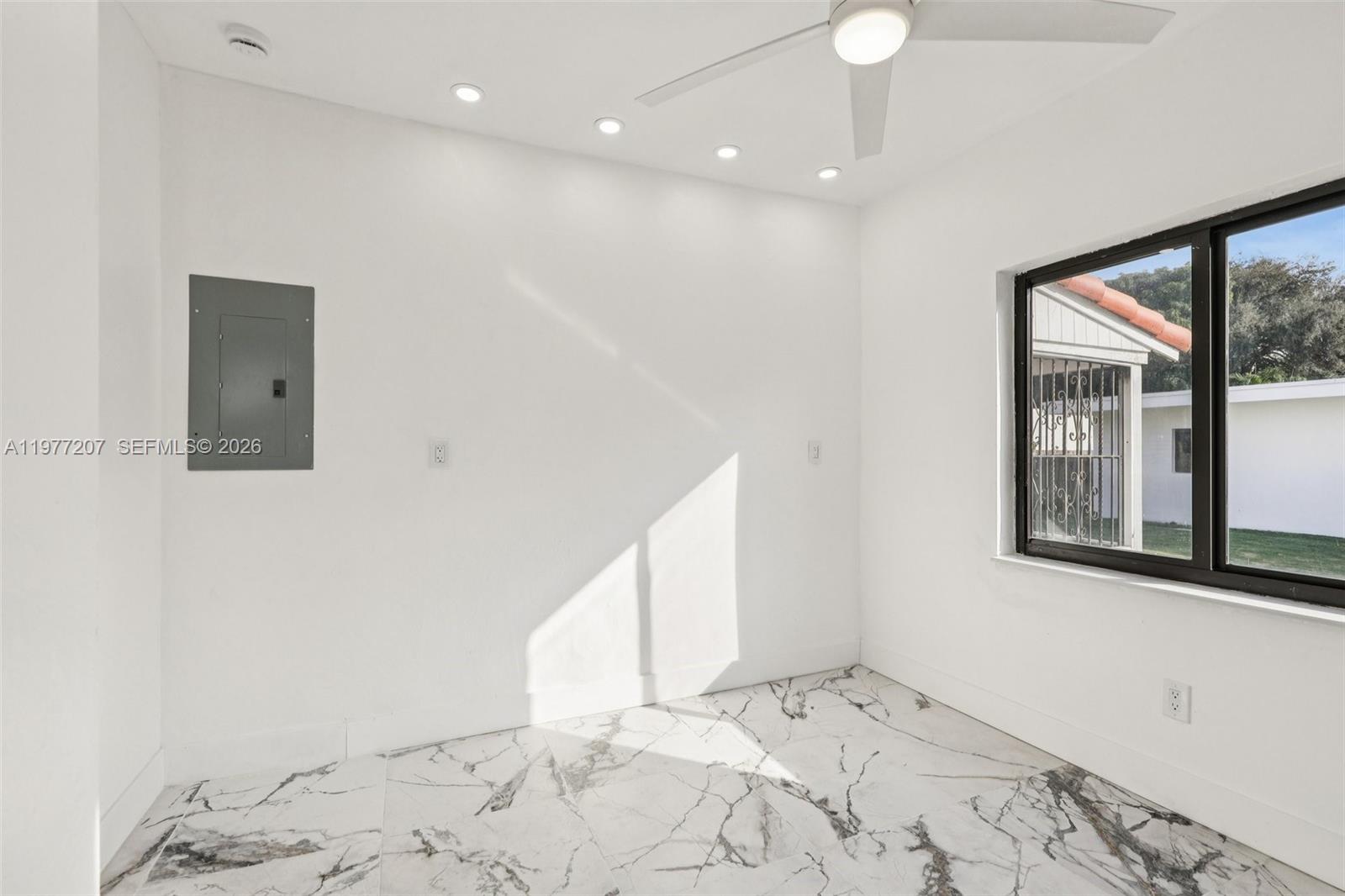 NORTH SHORE CREST - Residential